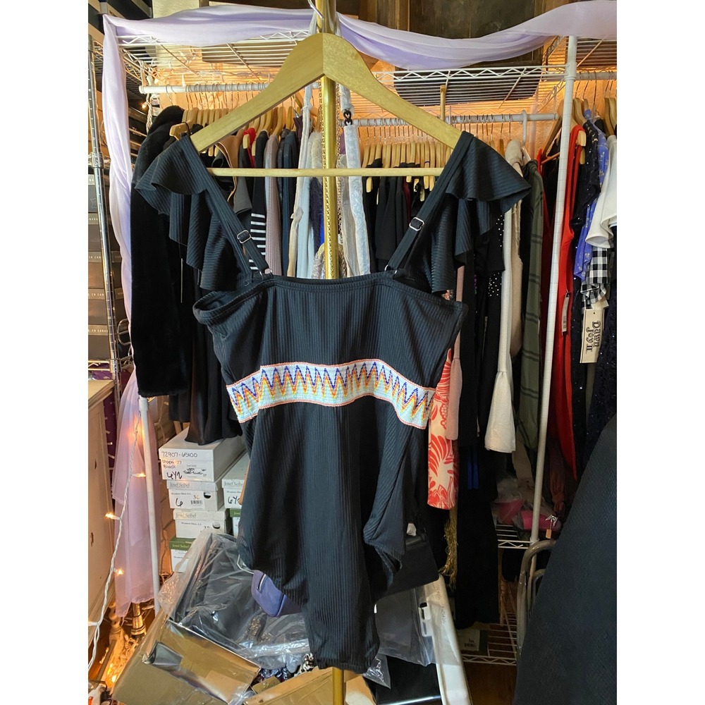 Black NWOT One Piece Swimsuit Ruffle Strap Zig Zag Waist Ribbed Size L - Picture 2 of 7